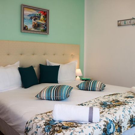 Sea Port Celebrity Apartment - Lets4Holiday Varna Bagian luar foto