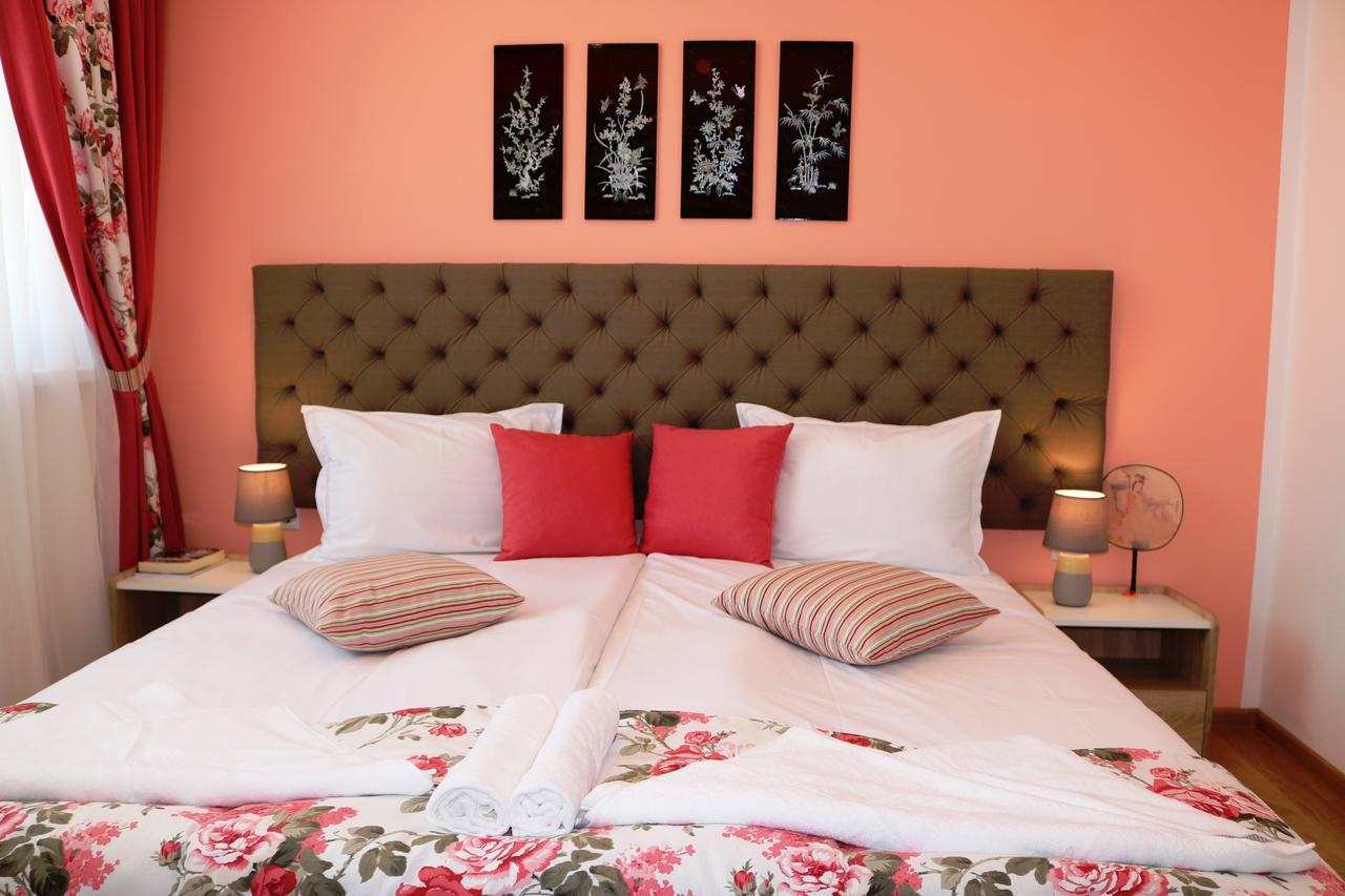 Sea Port Celebrity Apartment - Lets4Holiday Varna Bagian luar foto