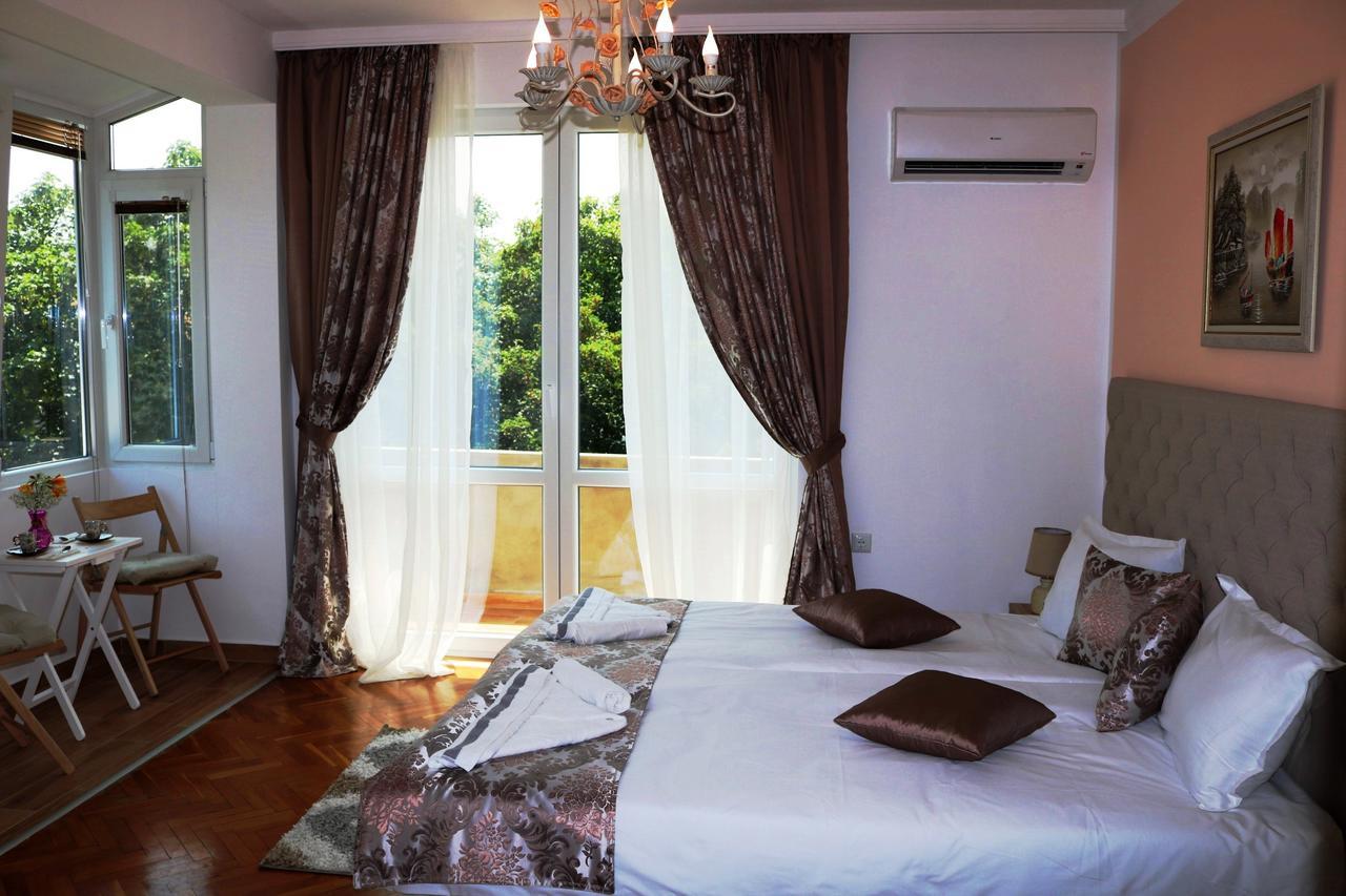 Sea Port Celebrity Apartment - Lets4Holiday Varna Bagian luar foto