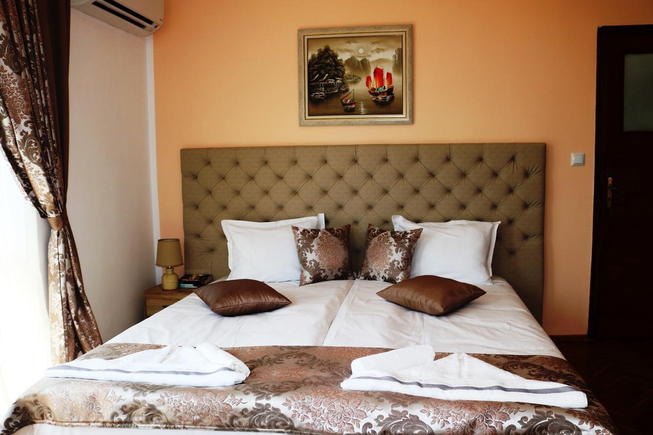 Sea Port Celebrity Apartment - Lets4Holiday Varna Bagian luar foto