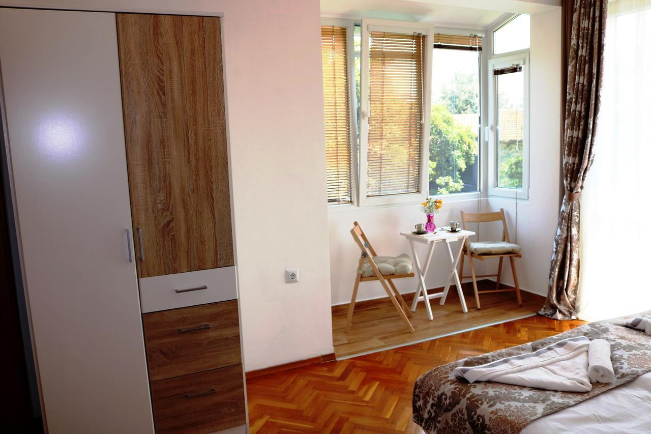 Sea Port Celebrity Apartment - Lets4Holiday Varna Bagian luar foto