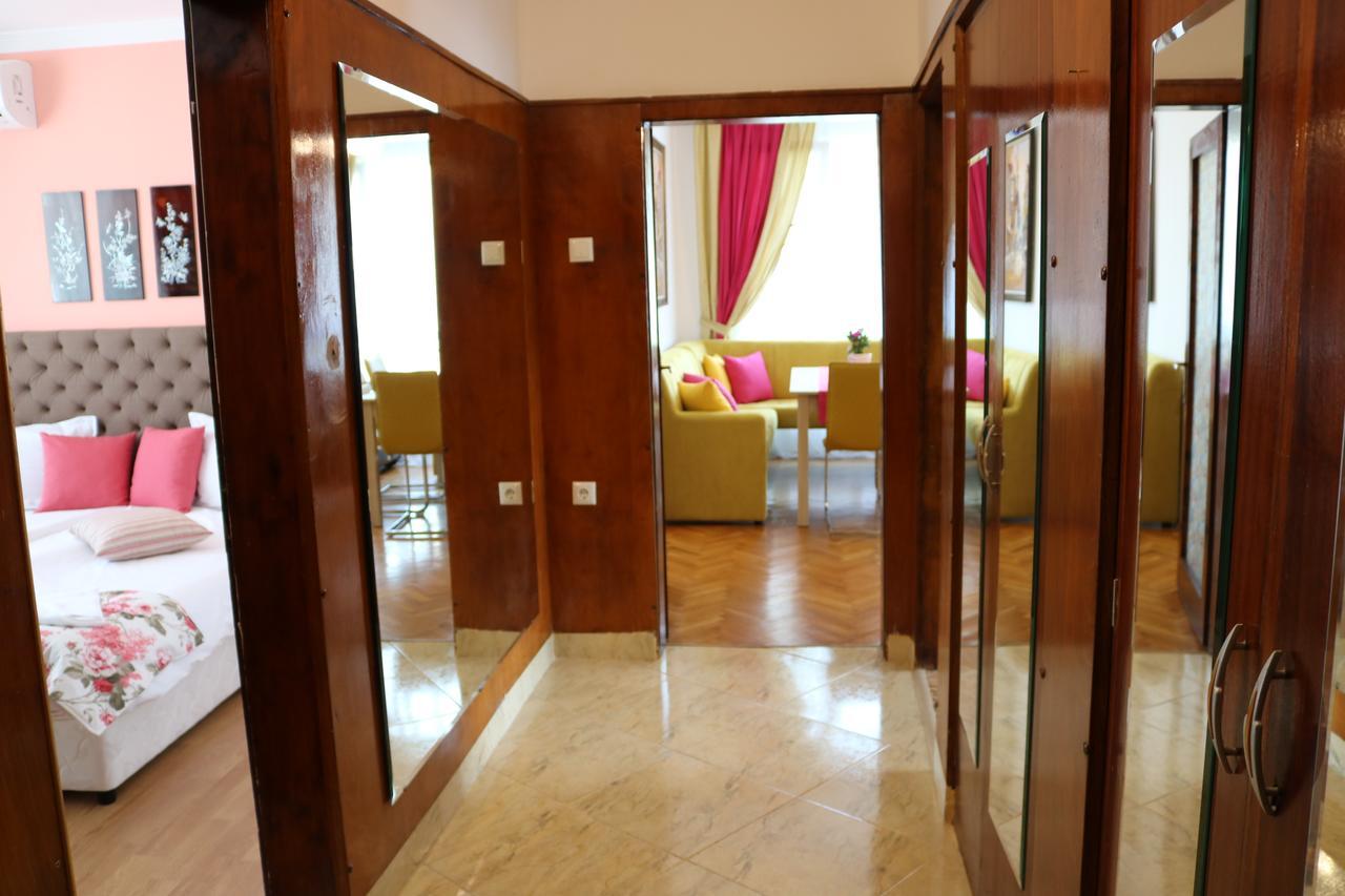 Sea Port Celebrity Apartment - Lets4Holiday Varna Bagian luar foto