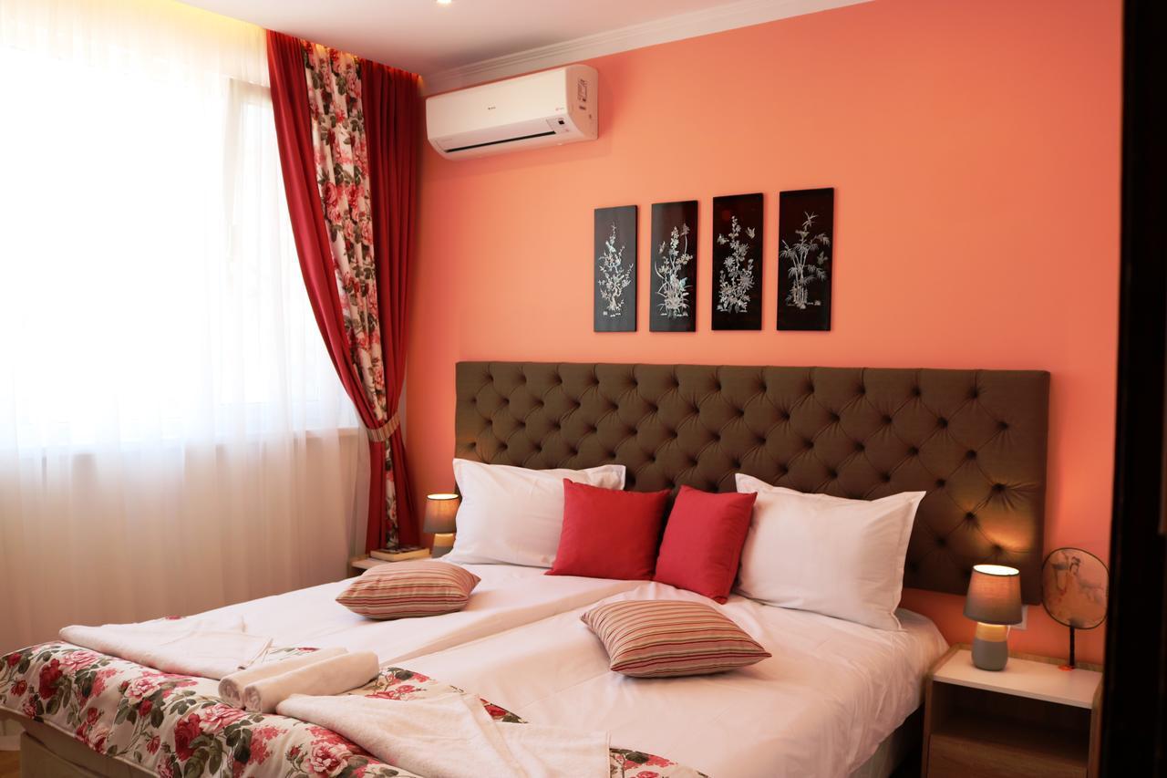 Sea Port Celebrity Apartment - Lets4Holiday Varna Bagian luar foto