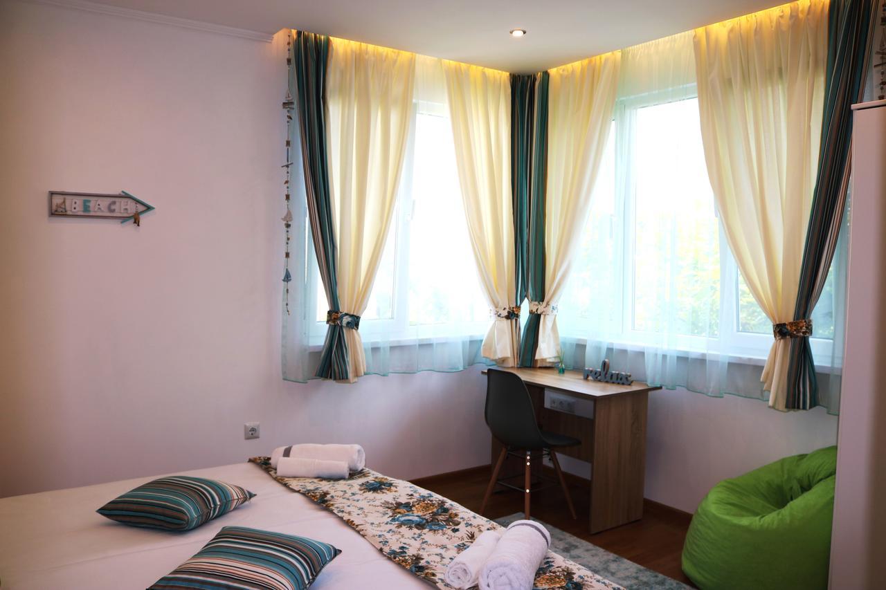 Sea Port Celebrity Apartment - Lets4Holiday Varna Bagian luar foto