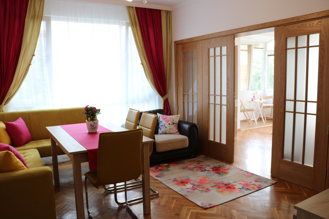 Sea Port Celebrity Apartment - Lets4Holiday Varna Bagian luar foto