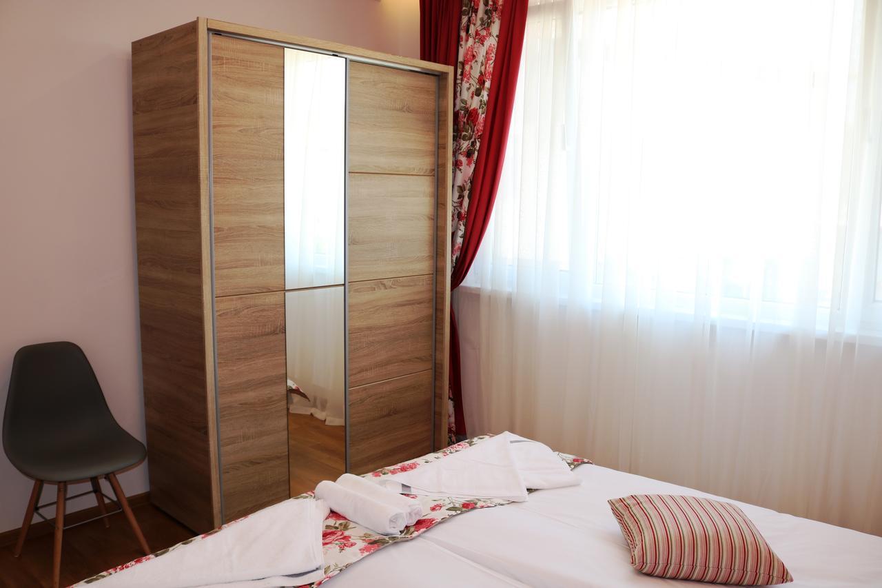 Sea Port Celebrity Apartment - Lets4Holiday Varna Bagian luar foto