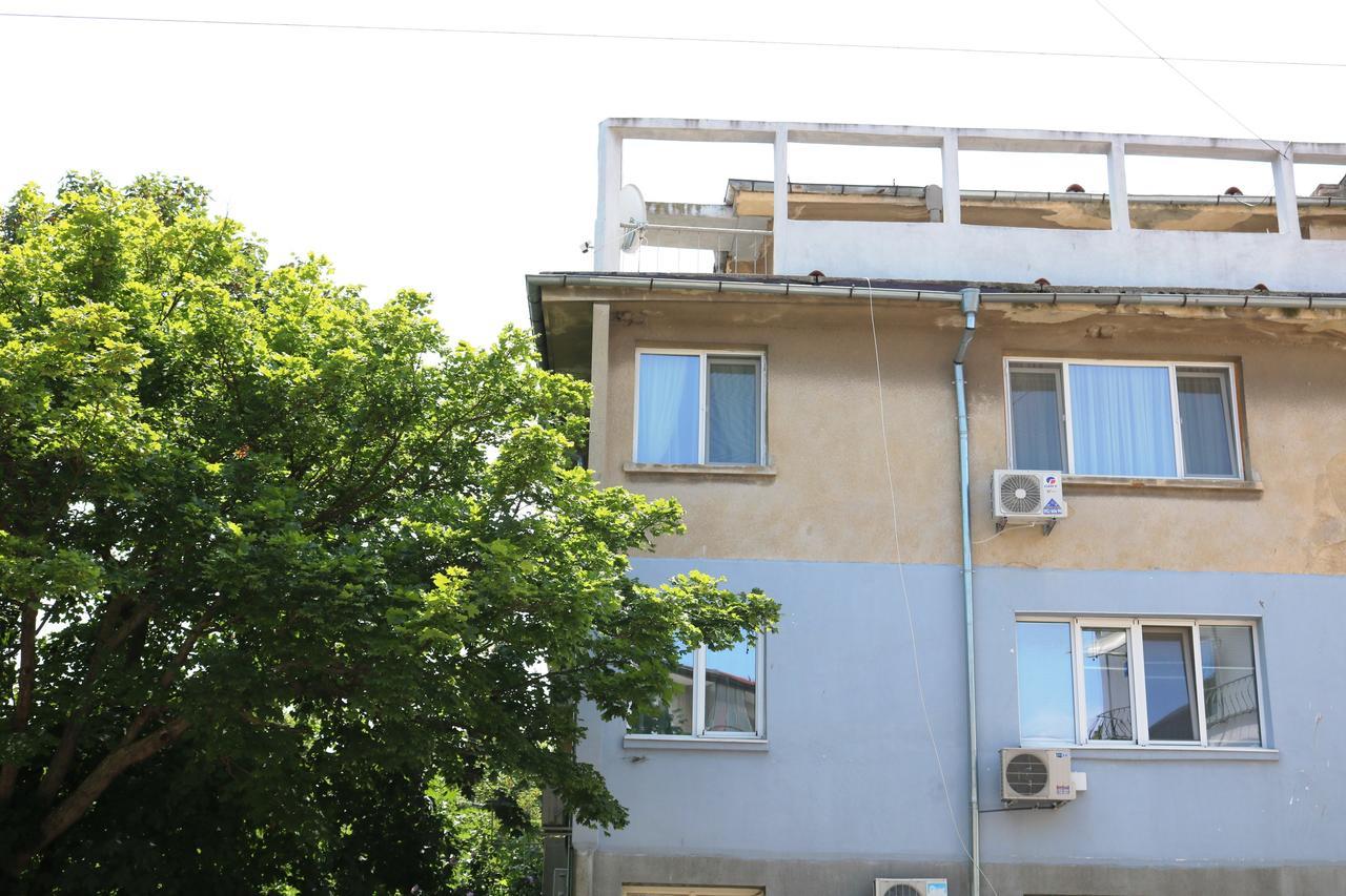 Sea Port Celebrity Apartment - Lets4Holiday Varna Bagian luar foto