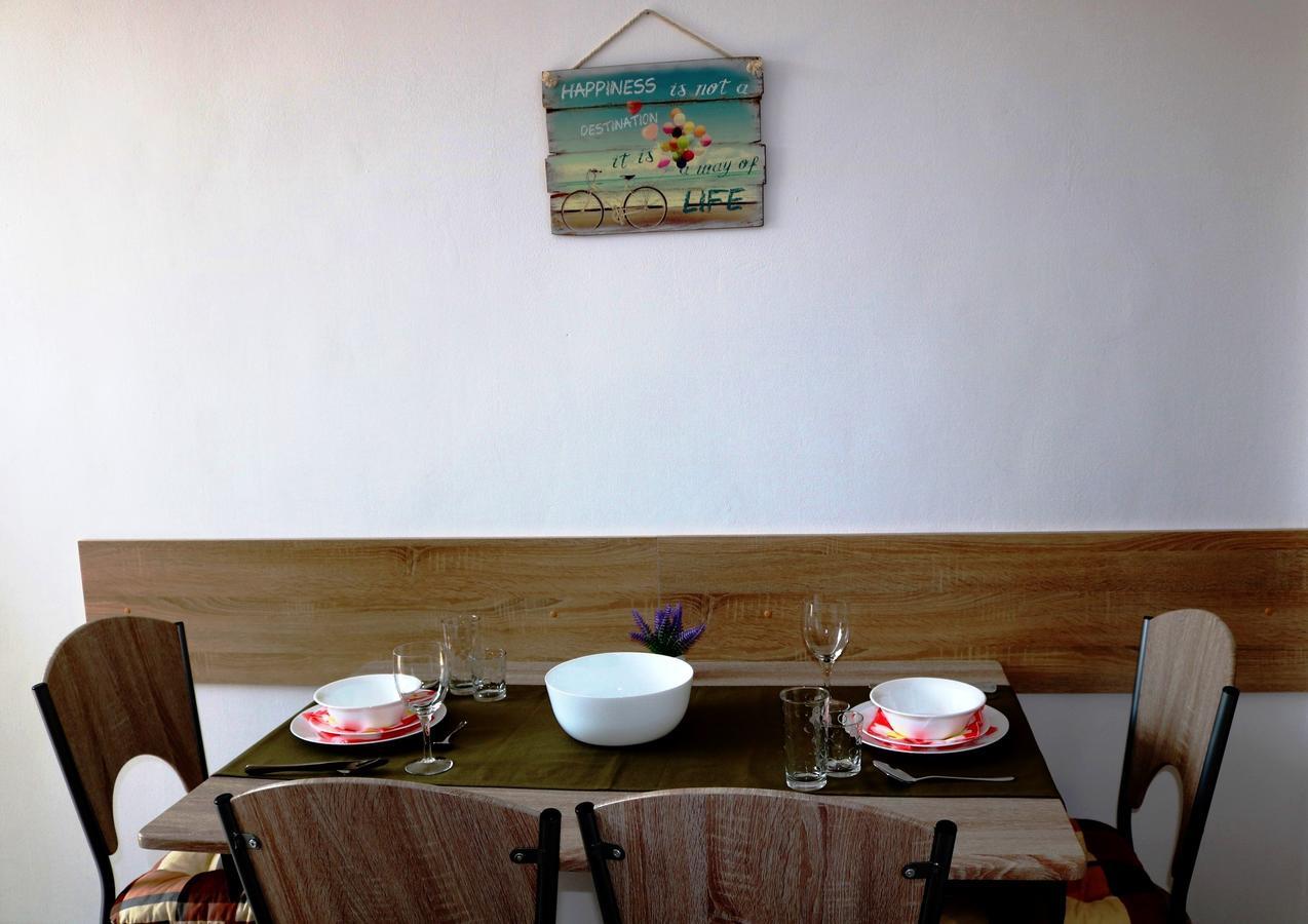 Sea Port Celebrity Apartment - Lets4Holiday Varna Bagian luar foto