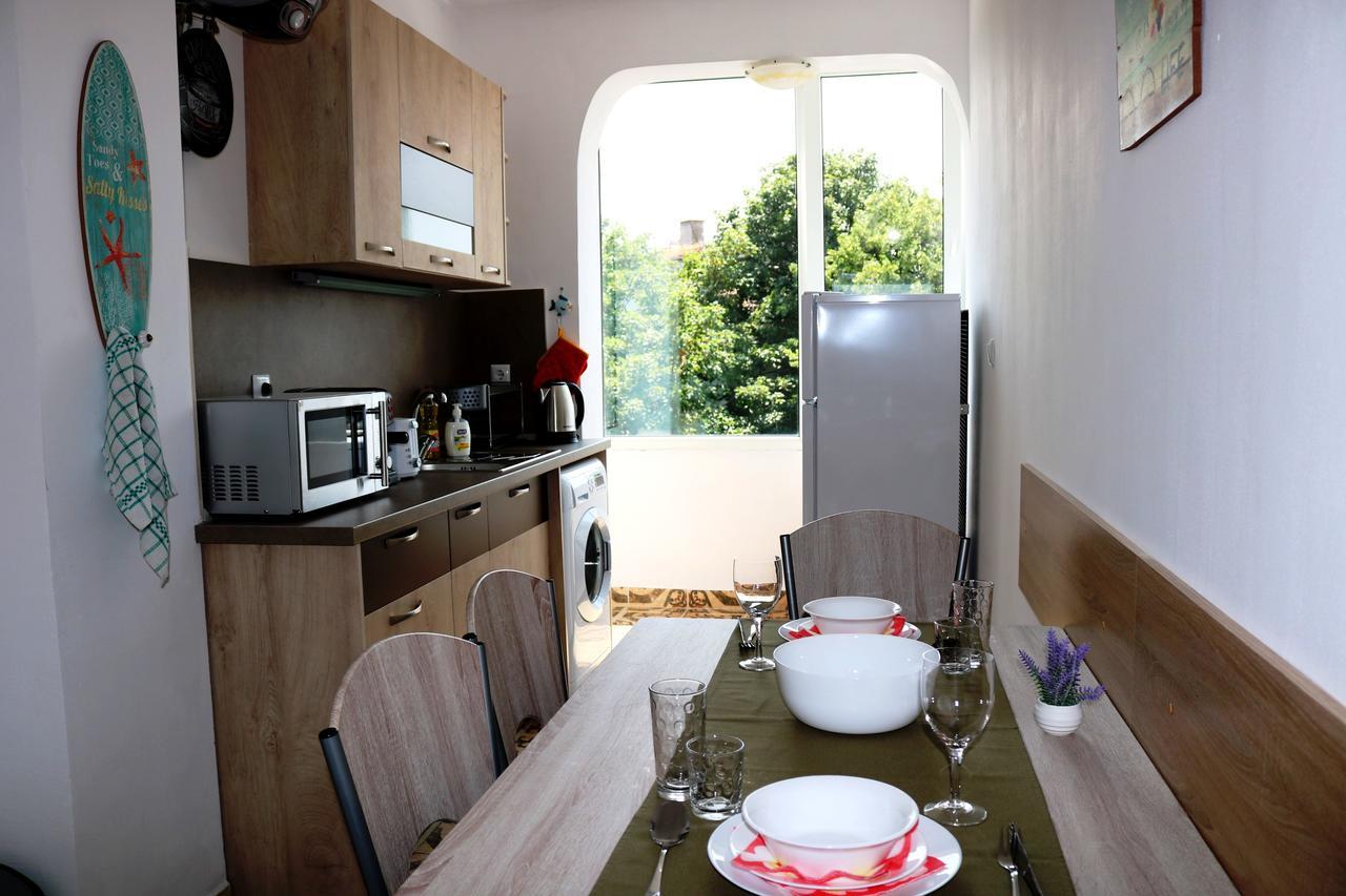 Sea Port Celebrity Apartment - Lets4Holiday Varna Bagian luar foto