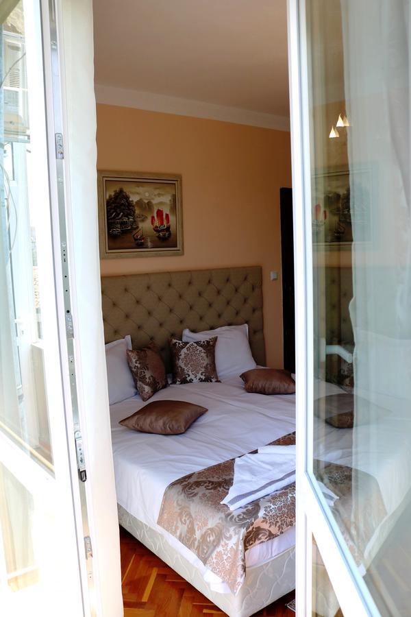 Sea Port Celebrity Apartment - Lets4Holiday Varna Bagian luar foto