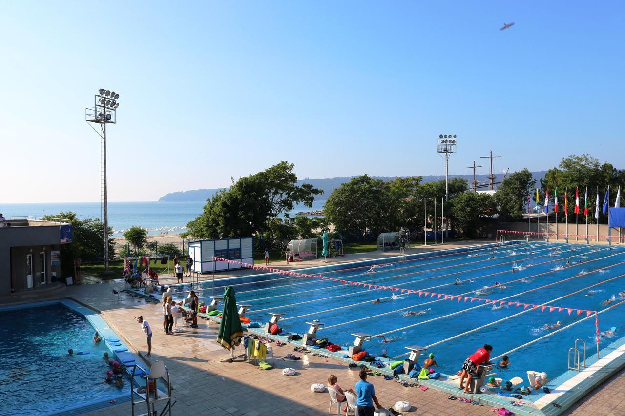Sea Port Celebrity Apartment - Lets4Holiday Varna Bagian luar foto