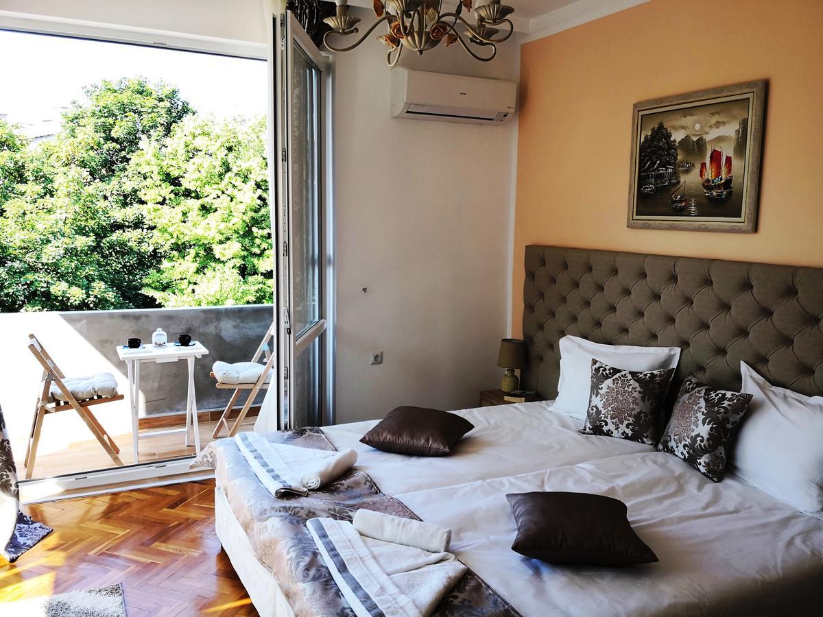 Sea Port Celebrity Apartment - Lets4Holiday Varna Bagian luar foto